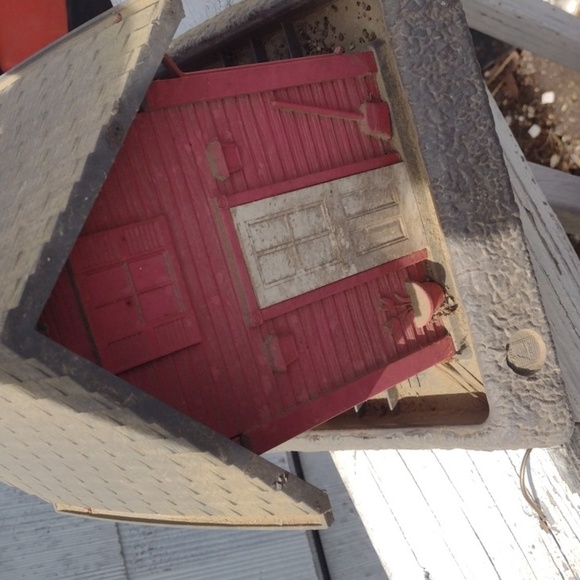 Rustic Red  Bird House /Feeder - Picture 4 of 5